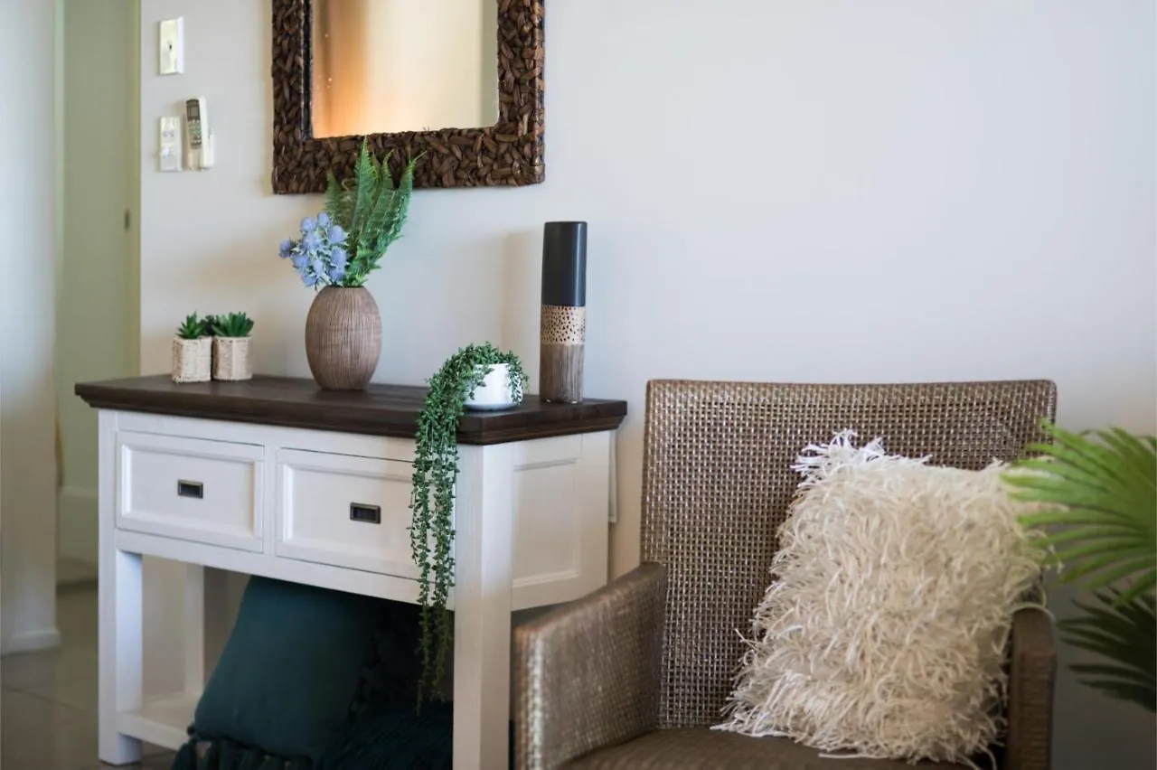 Waterlily - One Bedroom Apartment Airlie Beach