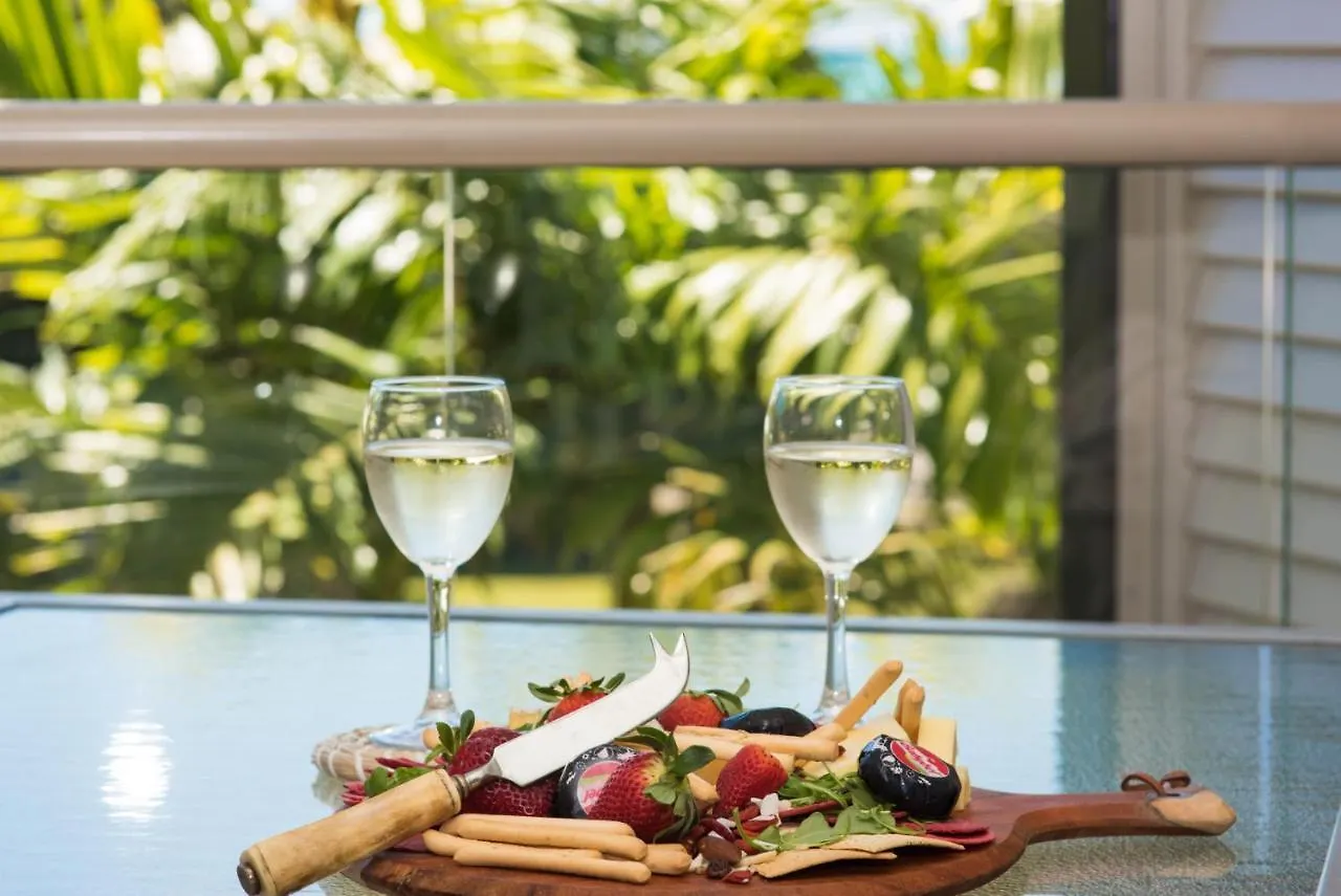 Waterlily - One Bedroom Apartment Airlie Beach